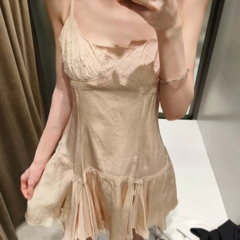 Süßes, lässiges Kleid mit Rund – Summer Line Clothing Brand Bewertung und Preis